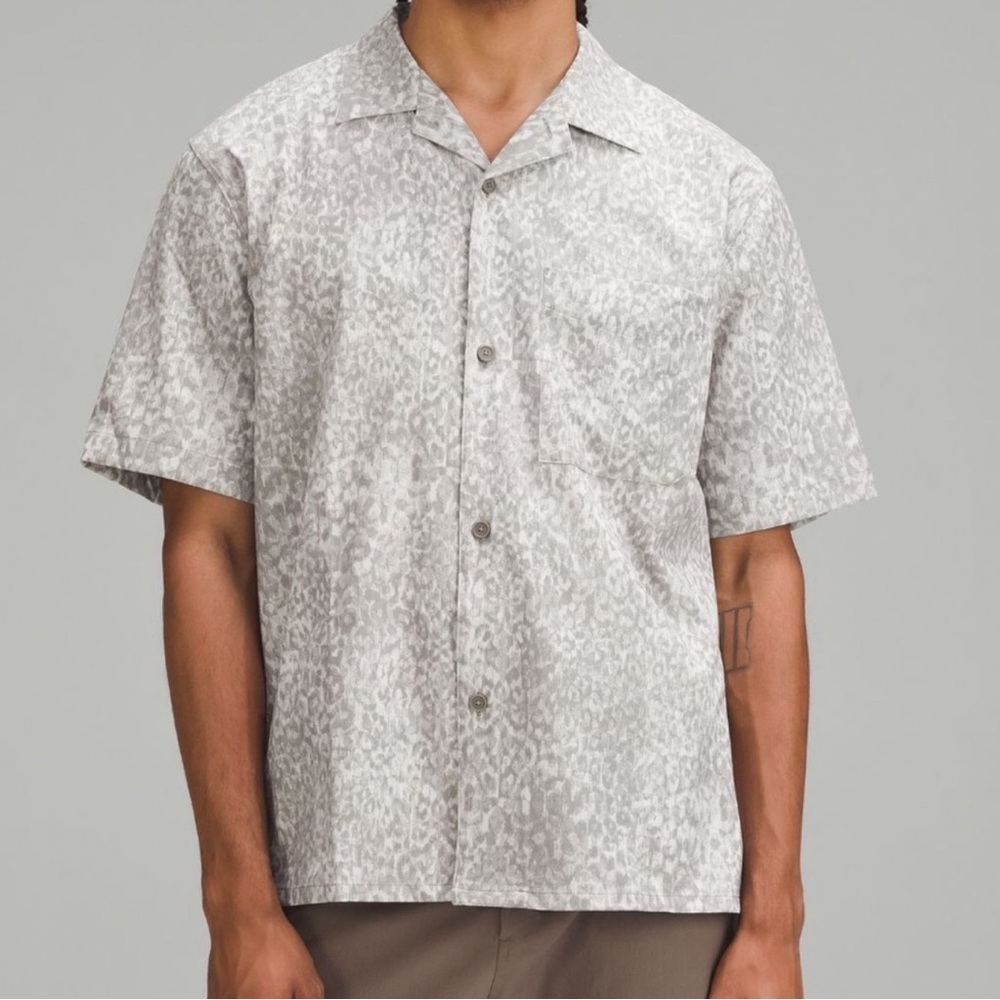 Lululemon Men Airing Easy Camp Collar Shirt Leopard Size M